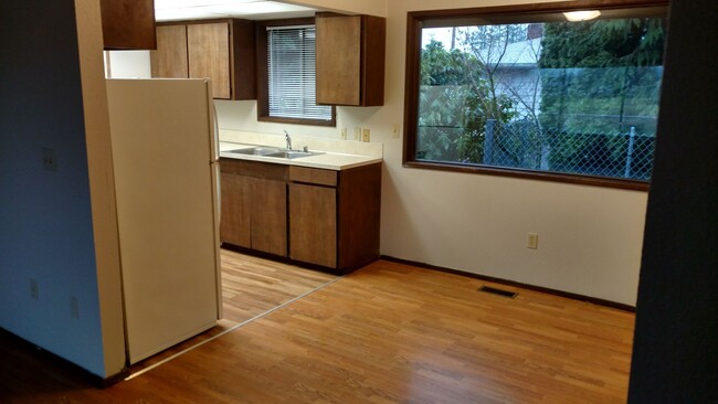 Building Photo - 309/311 Baker St Duplex