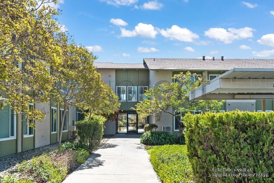 Primary Photo - 100 Village Dr