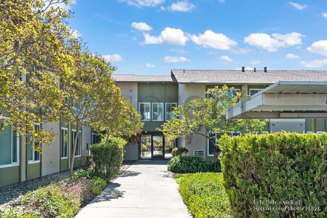 Building Photo - 100 Village Dr