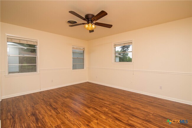 Building Photo - 316 Mulberry Ave S