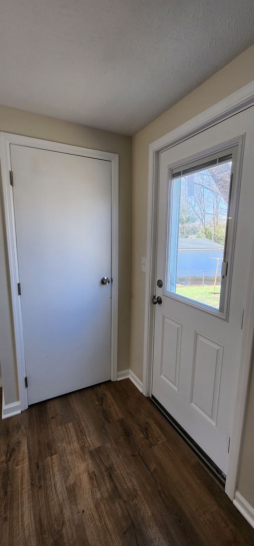 Building Photo - Oldham County Beauty!  Completely Renovated!  ALL NEWer Appliances!  ALL NEWer Flooring & Paint! ...