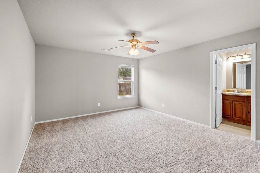 Building Photo - 1388 S Spritz Dr