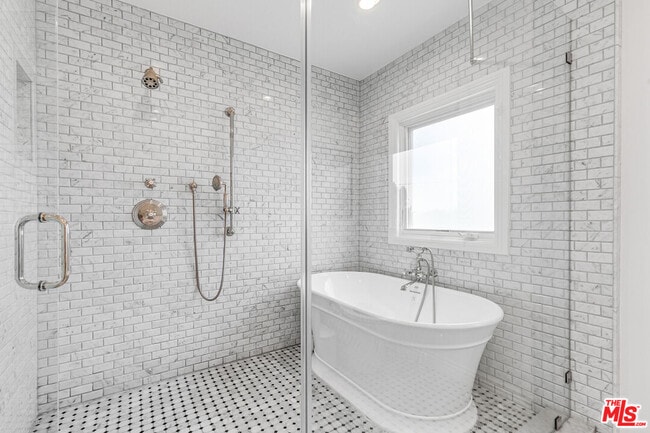 Building Photo - 1009 Carol Dr