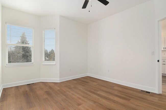 Building Photo - Fully renovated 3 bed/ 2.5 bath duplex in Casle Rock!!