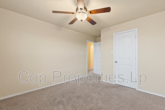 Building Photo - 12110 Kruth Pt