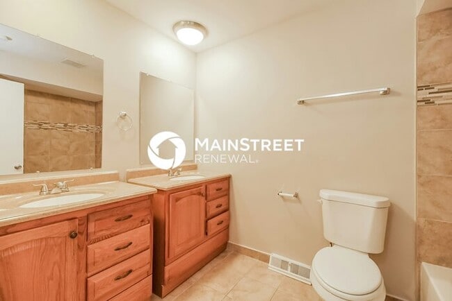 Building Photo - 4 Bedroom Pet-Friendly Home in Columbus, OH with Main Street Renewal