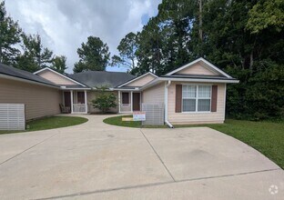 Building Photo - 3/2 WITH A GREAT PRICE AND READY FOR IMMED...