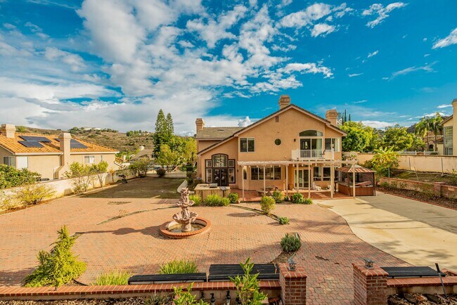 Building Photo - Fully Furnished! Prestige Luxury Single 5bed 3bath House