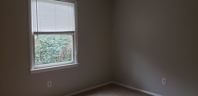 Building Photo - 3925 Highridge Dr SW