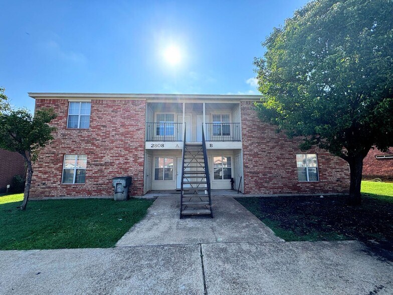 Primary Photo - 2808 Cantabrian Dr