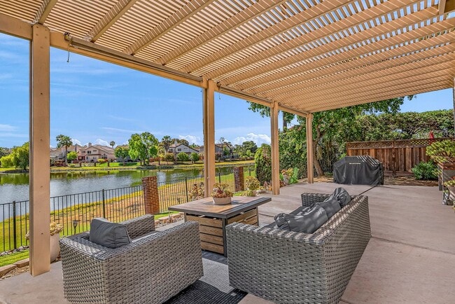 Building Photo - 2435 Pinehurst Ct