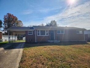 Building Photo - 117 Capri Ct