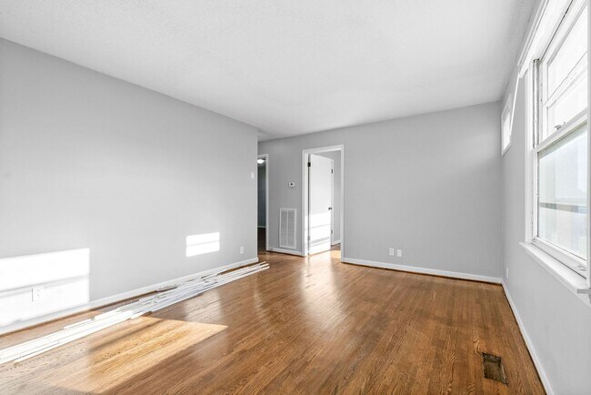 Building Photo - 113 Tandy Dr