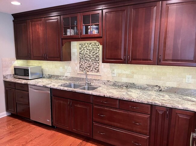 Building Photo - 54 Lake Pointe Cir