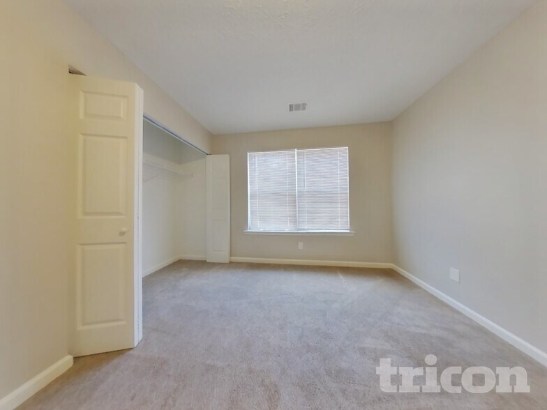 Building Photo - 1960 Lexington Ln