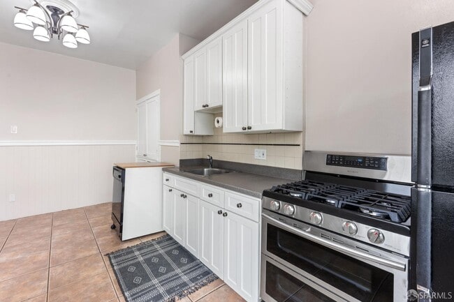 Building Photo - 31 Pixley St