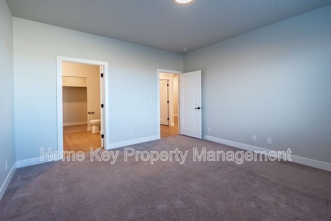 Building Photo - 3915 Razor Dr