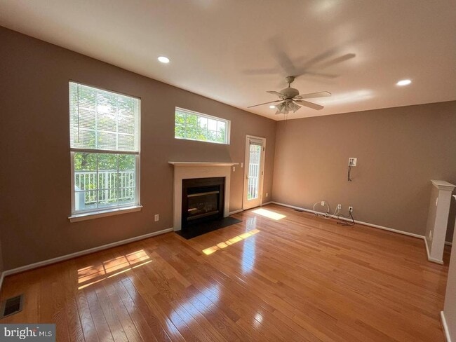 Building Photo - 225 Yorktown Ct
