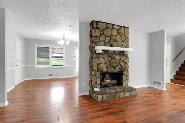 Building Photo - Spacious 4BR House in Lawrenceville