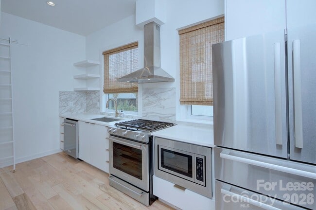 Building Photo - 2737 Shenandoah Ave