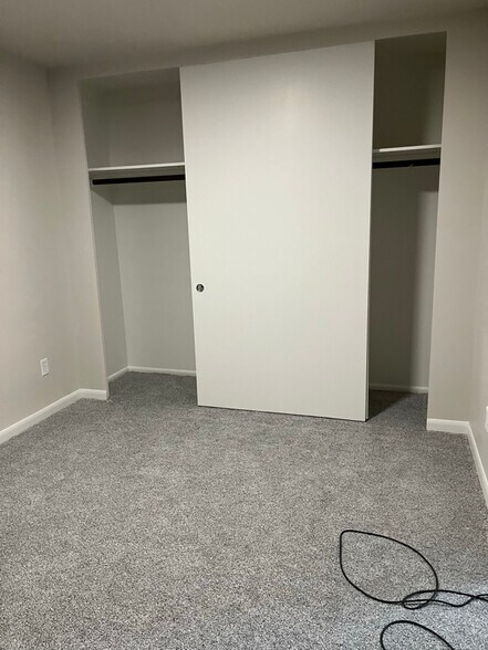 Building Photo - 800 S Thistle St