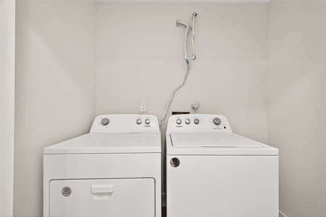 Building Photo - 6615 W Montgomery Rd