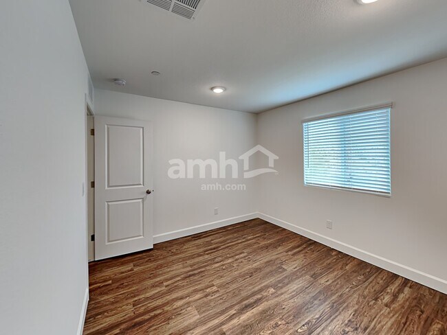 Building Photo - 10076 Roseum Ct
