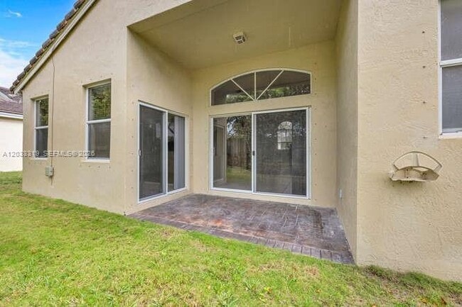 Building Photo - 18322 SW 94th Ct