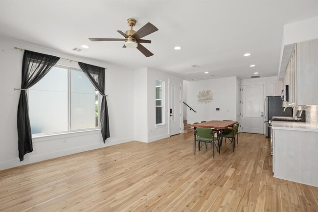 Building Photo - 2810 Oak Springs Dr