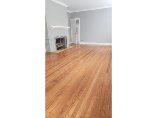 Building Photo - 3 bedroom 2 bath Apartment