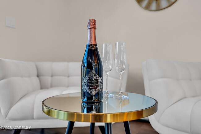 Building Photo - 320 Silver Lagoon Dr