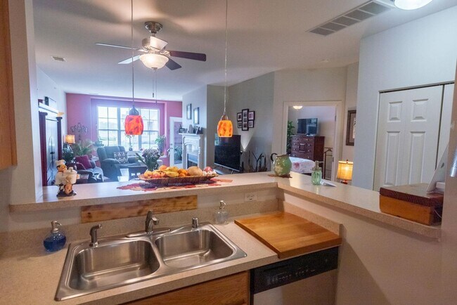 Building Photo - 2 Bedroom Lake Michigan Condominium