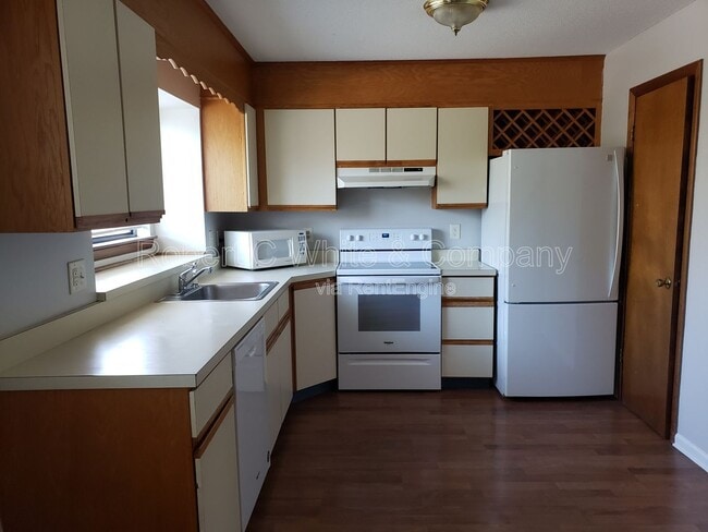 Building Photo - 174-176 Oakland St