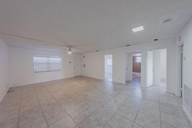 Building Photo - 8507 Sunset Dr