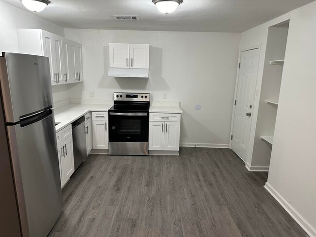 Building Photo - 10A Hiland Pl