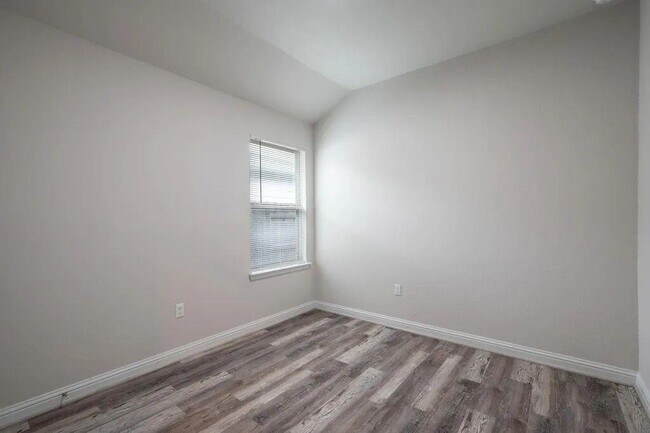 Building Photo - 8214 Cottage Rose Dr