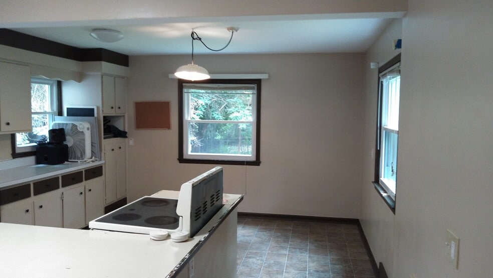 Kitchen & dinning room - 1537 Linden St