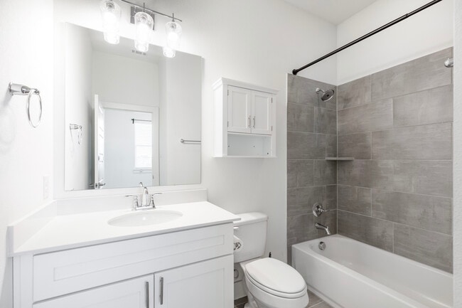 Building Photo - 1737 W Cantey St