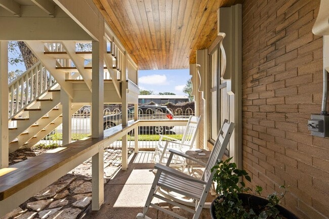 Building Photo - 201 Ramona St