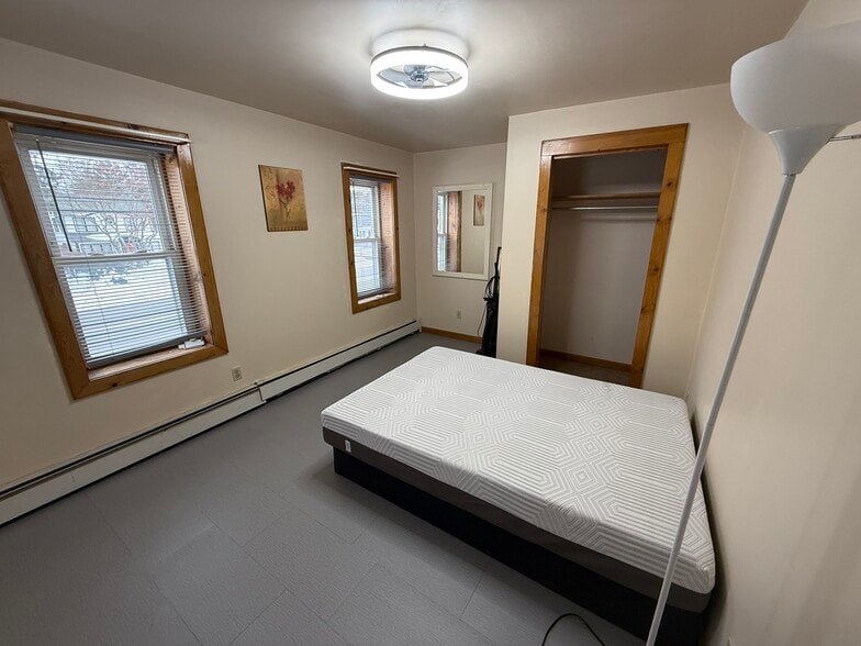 Building Photo - 83 Main St