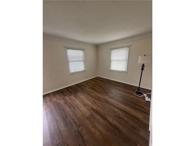 Building Photo - 18 Park Ln