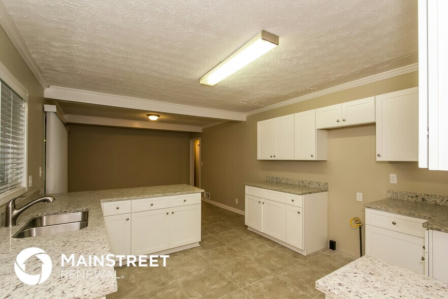 Building Photo - 3545 Ingledale Dr SW