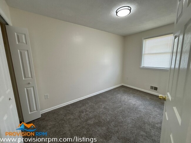 Building Photo - 5138 Clacton Ave