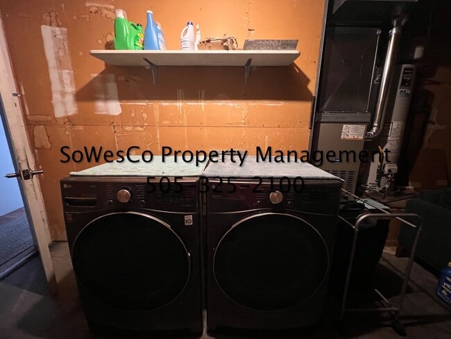Building Photo - FULLY FURNISHED  3 Bedroom 2 Bath 2 Car Garage - 3 Month Minimum