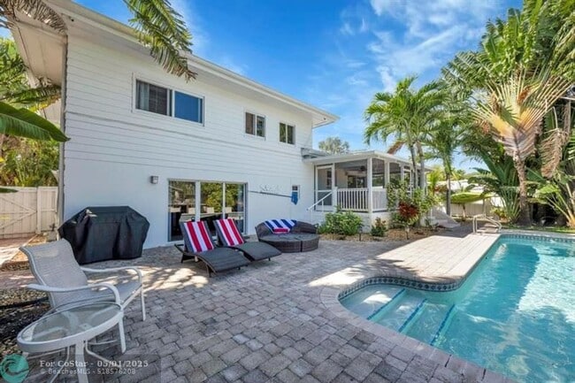 Building Photo - 1771 NE 35th St