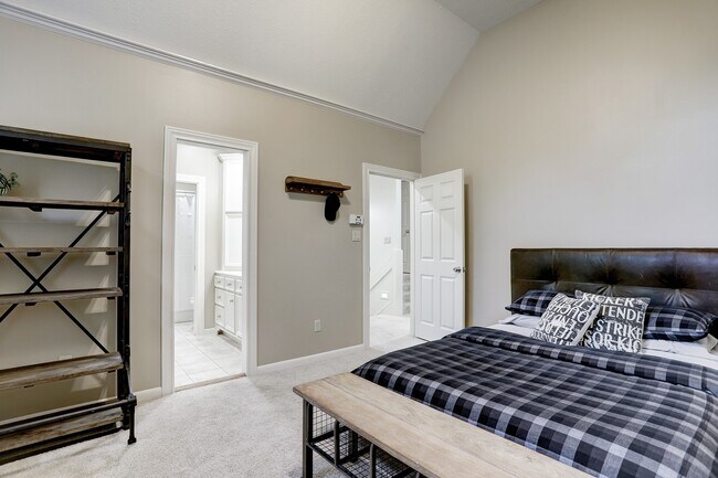Building Photo - 127 E Bracebridge Cir
