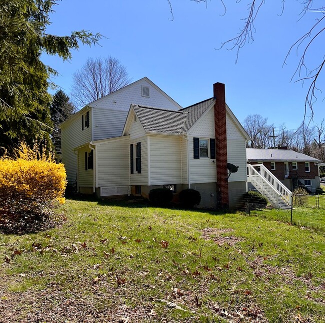 Building Photo - Historic 3 Bedroom / 2 Bath Home In Christ...