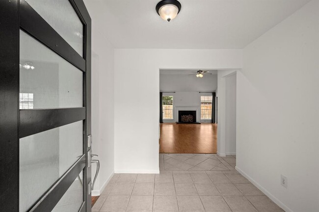 Building Photo - 6 E Stony Bridge Cir