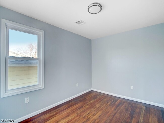 Building Photo - 156 Crystal St