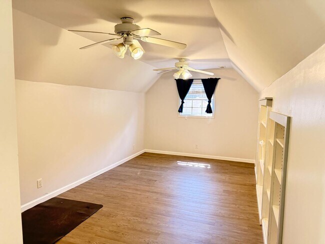 Building Photo - Spacious 4BR Home in Desirable North Columbus